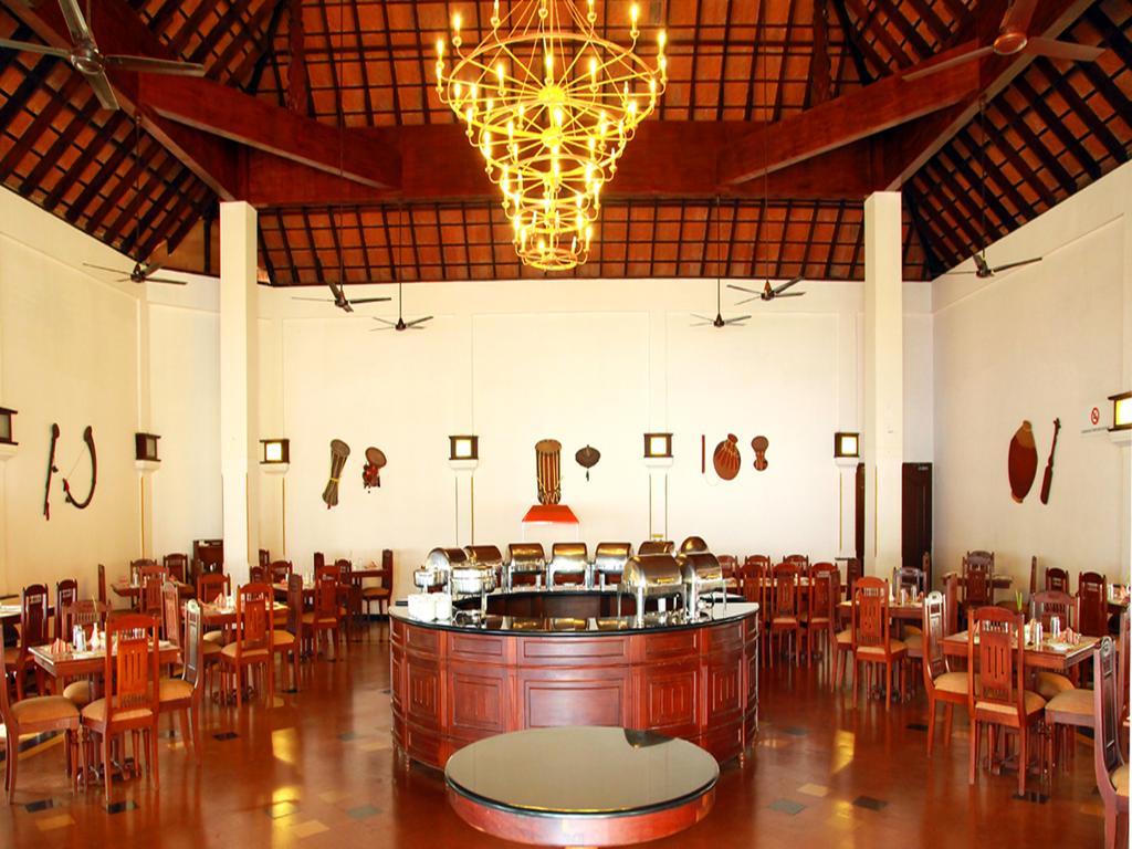Hôtel Abad Whispering Palms à Kumarakom Extérieur photo